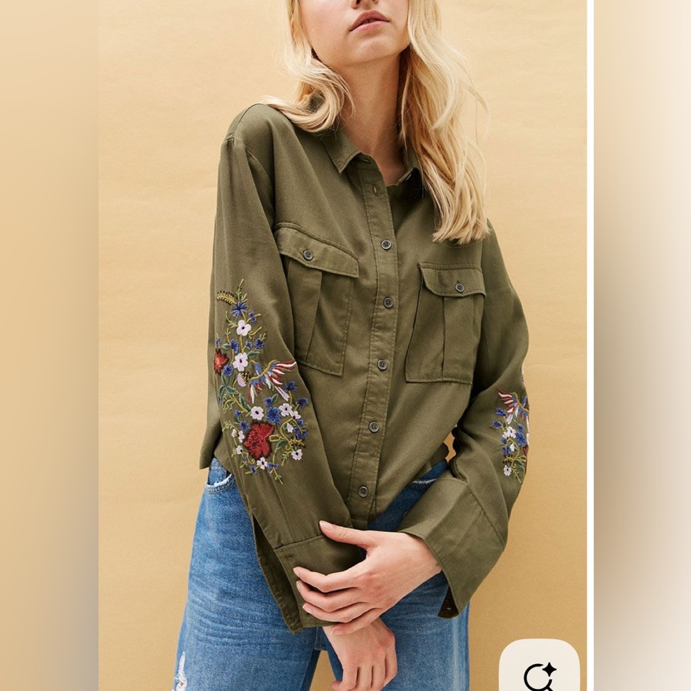 Bershka Olive Green Embroidered Button Down Cropped Blouse Size L